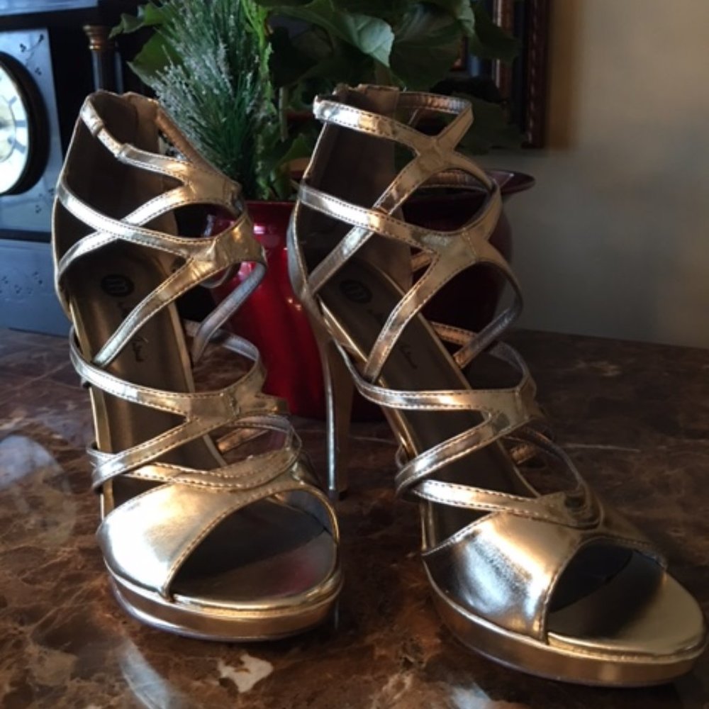 GOLD METALLIC 4.5" HEEL/PUMP SZ 10 - NEW